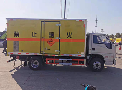 文峰爆破器材运输车